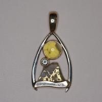 Prehnite, Sapphire and Gold Quartz Pendant