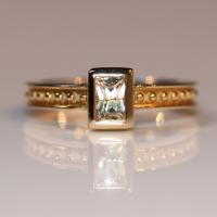 18KT Yellow Sapphire Ball Band